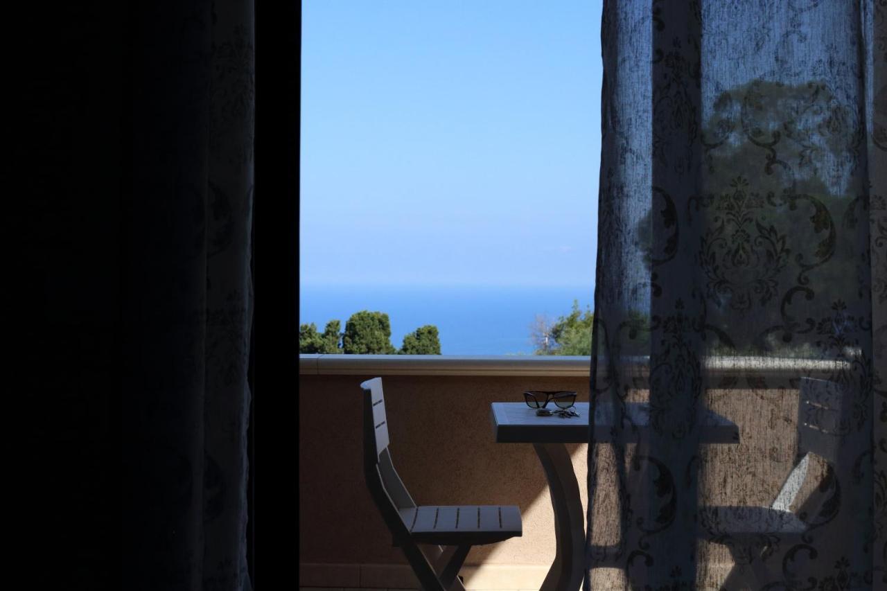 B&B Villa Orchidea Ricadi Buitenkant foto